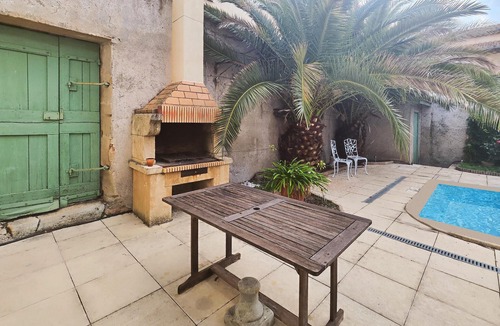 Herepian House | Spacious cottage with pool in Herepian.