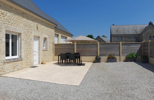 Morville Cottage | Spacious Cottage with Wi-Fi in Normandy