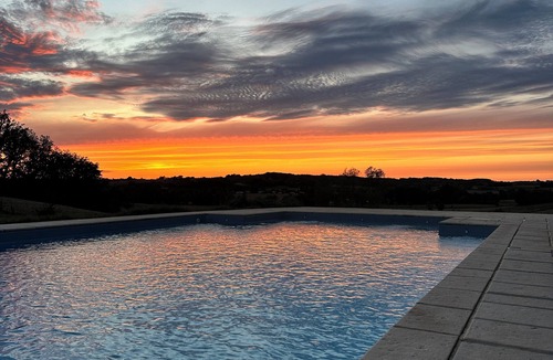 Paulhiac House | Spacious cottage with air conditioning, wood fire & panoramic views - pool shared