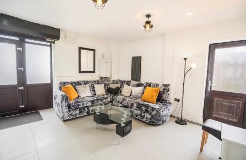 Stafford House | Spacious Countryside Barn House