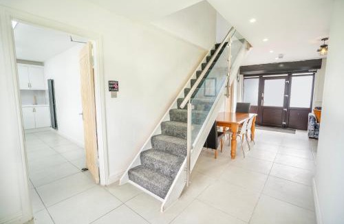 Stafford House | Spacious Countryside Barn House