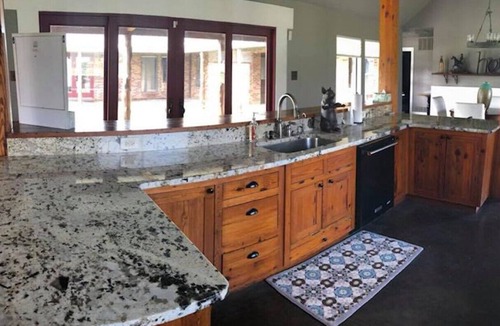 Era House | Spacious Country Home Entire house Sleeps 10 3500 sq ft