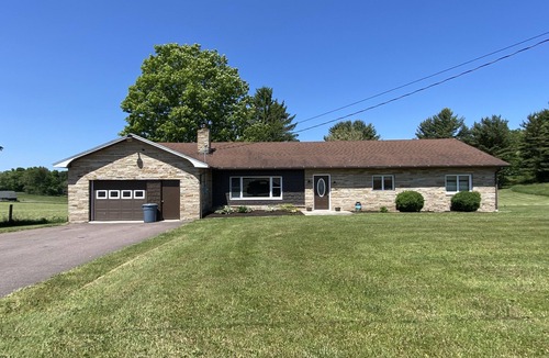 Markleton House | Spacious Country Home nestled in the Laurel Highlands on 3 acres of private land