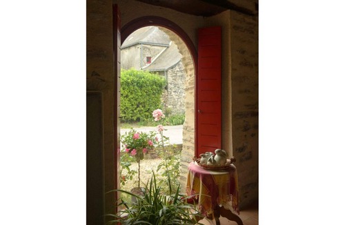 Pannece Cottage | Spacious Country House with Private Pool and Enclosed Garden