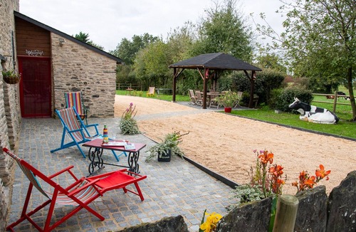 Pannece Cottage | Spacious Country House with Private Pool and Enclosed Garden