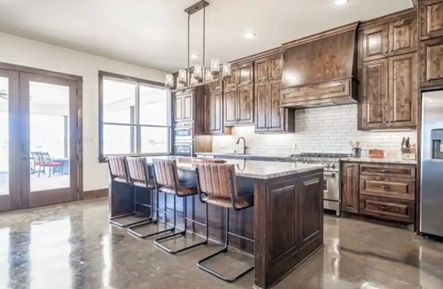 Tolar House | Spacious country sleek home! Perfect for family gatherings!