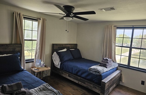 Sherman Other | Spacious Countryside Family Oasis ~ 15mins to Town