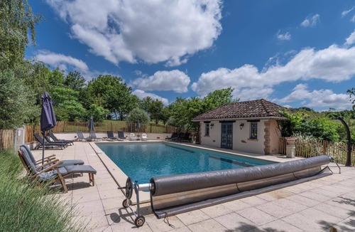 Lisle-sur-Tarn Villa | Spacious Countryside Villa, Games Room, Private Heated Pool & Large Grounds - 5mins from Salvagnac!