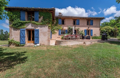 Lisle-sur-Tarn Villa | Spacious Countryside Villa, Games Room, Private Heated Pool & Large Grounds - 5mins from Salvagnac!