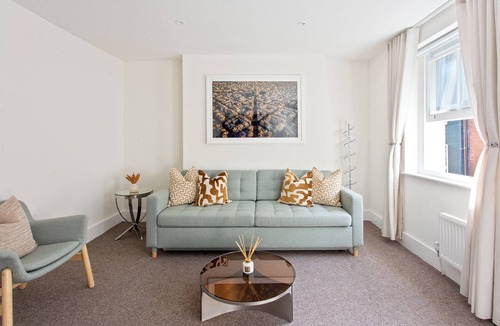Covent Garden Apartment | Spacious Covent Garden Getaway