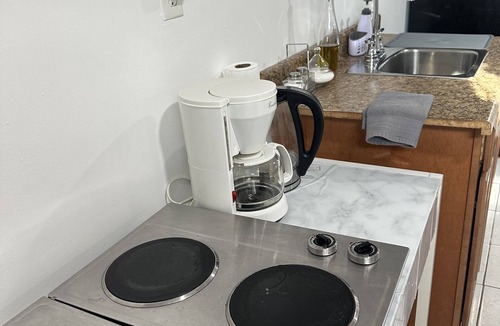 Teaneck Apartment | Spacious & Cozy 1st Floor & Basement Apartment 15 min from NYC!