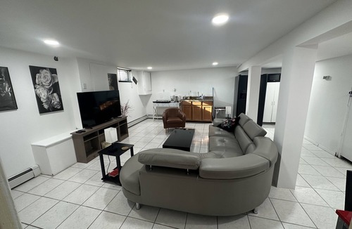 Teaneck Apartment | Spacious & Cozy 1st Floor & Basement Apartment 15 min from NYC!
