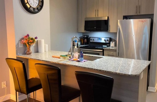 Downtown Mississauga Condo | Spacious-cozy 2bed Condo in Square Ones Misissauga