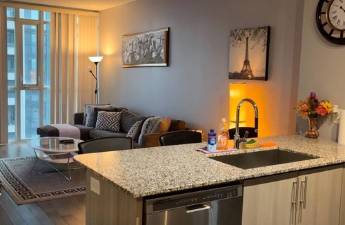 Downtown Mississauga Condo | Spacious-cozy 2bed Condo in Square Ones Misissauga