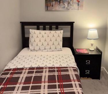 Downtown Mississauga House | Spacious-Cozy 2Bed Condo in Square Ones Misissauga