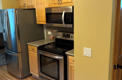 Streamwood House | Spacious, cozy 3 bedroom house with a perfect location