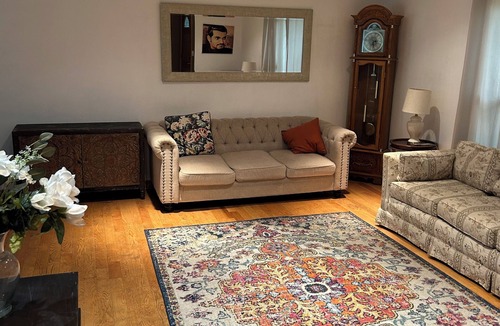 Streamwood House | Spacious, cozy 3 bedroom house with a perfect location