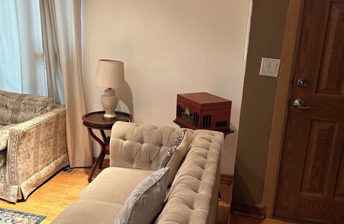 Streamwood House | Spacious, cozy 3 bedroom house with a perfect location