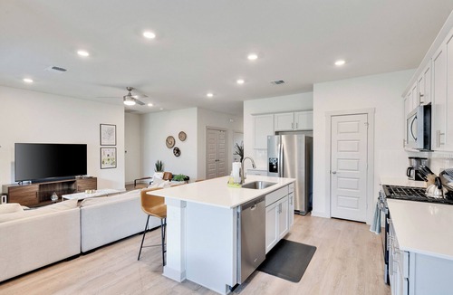 McNeil House | Spacious Cozy Austin Home with Pool Access