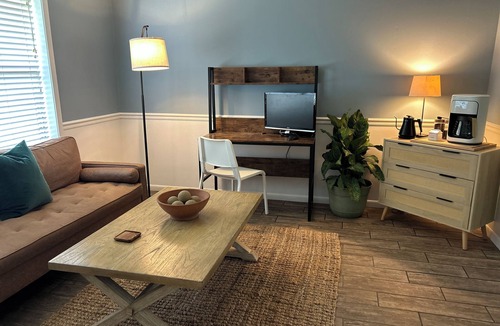 Windwood House | Spacious, Cozy, & Central Cstat Stay | Sleeps 13