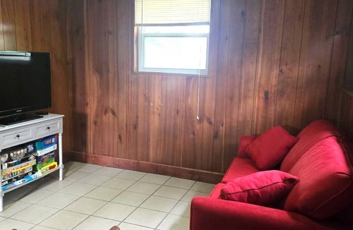 Columbia House | Spacious & Cozy Home near MU with Game Room