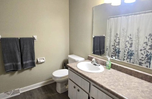Columbia House | Spacious & Cozy Home near MU with Game Room