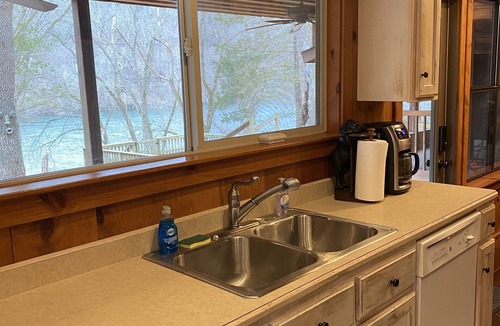 Mountain View Cabin | Spacious, cozy retreat on the White River, minutes from the trails and caverns.