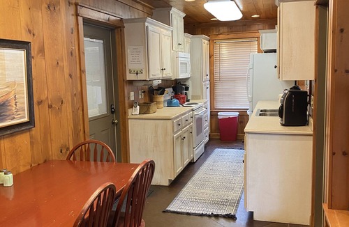 Mountain View Cabin | Spacious, cozy retreat on the White River, minutes from the trails and caverns.