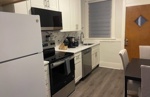 Point Breeze Apartment | Spacious & Cozy Stay-2 King Beds-Near Downtown & Bakery Square