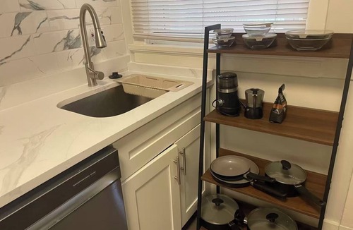 Point Breeze Apartment | Spacious & Cozy Stay-2 King Beds-Near Downtown & Bakery Square
