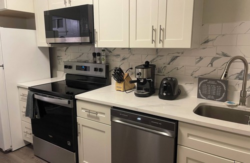 Point Breeze Apartment | Spacious & Cozy Stay-2 King Beds-Near Downtown & Bakery Square