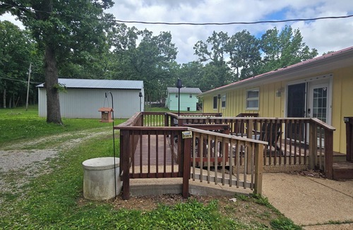 Rolla House | Spacious Cozy Stay with Back Patio & Family-Friendly Extras. Near S&T and I-44