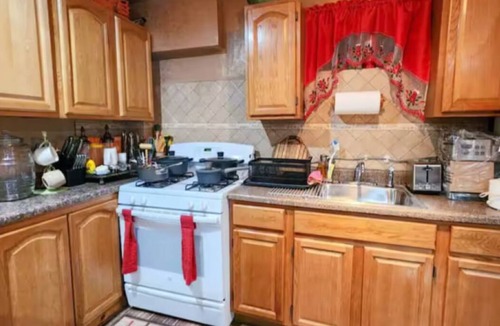 Queens Apartment | Spacious Cozy Studio 5-Min Walk to LIRR