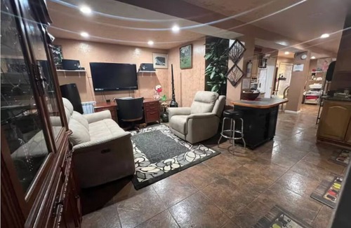 Queens Apartment | Spacious Cozy Studio 5-Min Walk to LIRR
