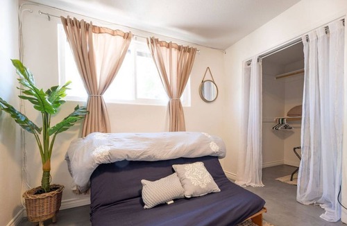 Mission Terrace House | Spacious & Cozy Vacation Home with Workspace