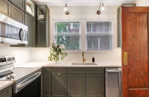 Champaign House | Spacious Craftsman Charmer