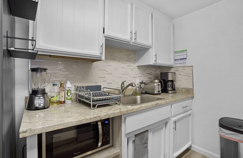 Carmichael House | Spacious Cul-de-Sac Home/Close I-80 & Cal Expo