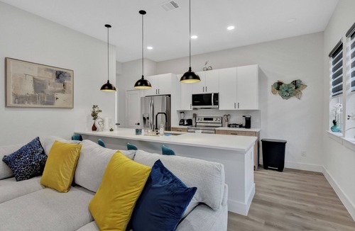 Dallas House | Spacious Dallas 3BR Rooftop, Garage, Backyard