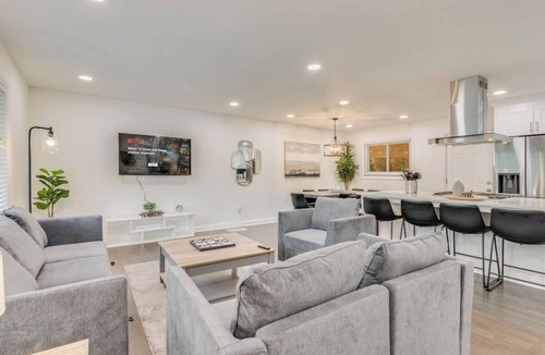 Belvedere Park House | Spacious Decatur Home Sleeps 12, Work-Ready