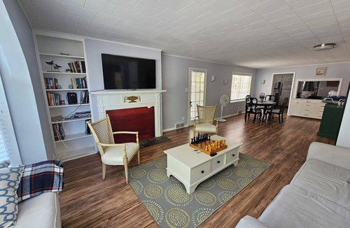 Manistee Apartment | Spacious Decorated Apartment: Your Perfect Stylish Living Space