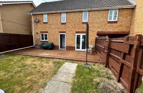 Luton House | Spacious Delight double bedroom