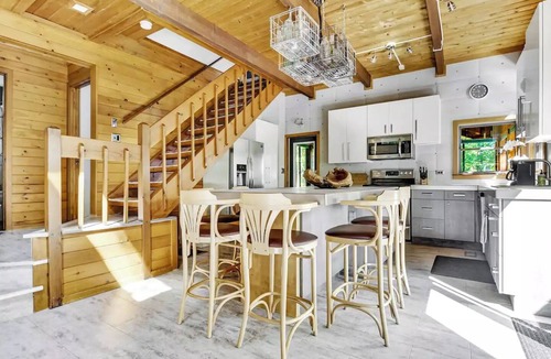 Bushkill Cabin | Spacious "Design Lodge" In Woods - Bushkill