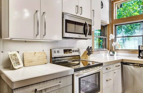 Bushkill Cabin | Spacious "Design Lodge" In Woods - Bushkill