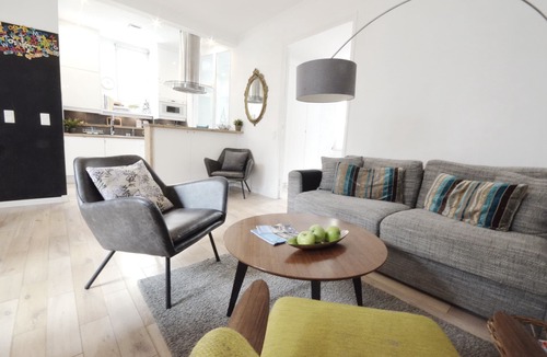 Le Piol Apartment | Spacious designer apartment + studio