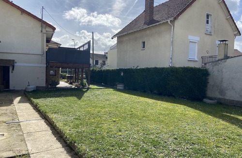Bretigny-sur-Orge House | Spacious detached house 800 m from RER station