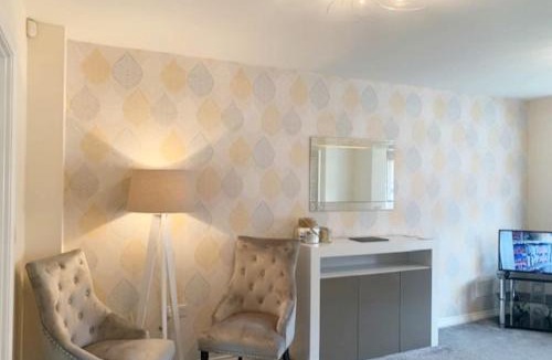 Newcastle-Under-Lyme House | SPACIOUS DETACHED 5 Bedroom4 Bathroom WIFI Parking