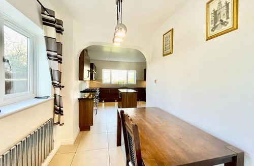 Knowle Sands House | Spacious detached 5 bedroom house with a fireplace