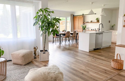 Long Branch House | Spacious Detached House close to Downtown and Lake