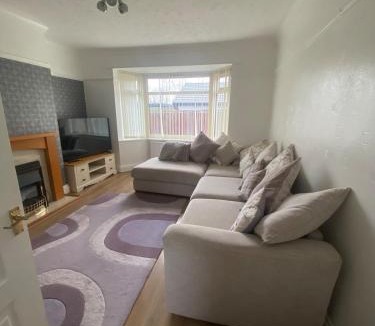 Dinnington House | Spacious Dinnington bungalow