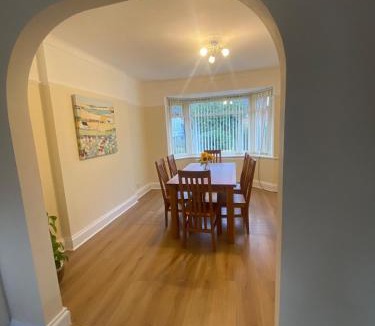 Dinnington House | Spacious Dinnington bungalow